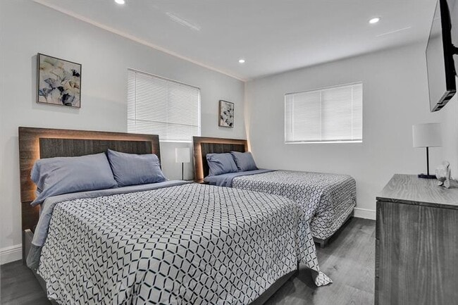 Building Photo - 2114 N 42nd Ave