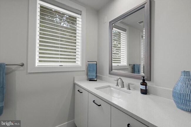 Building Photo - 43442 Croson Ln