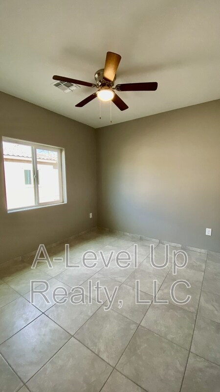 Building Photo - 1506 E 28th St