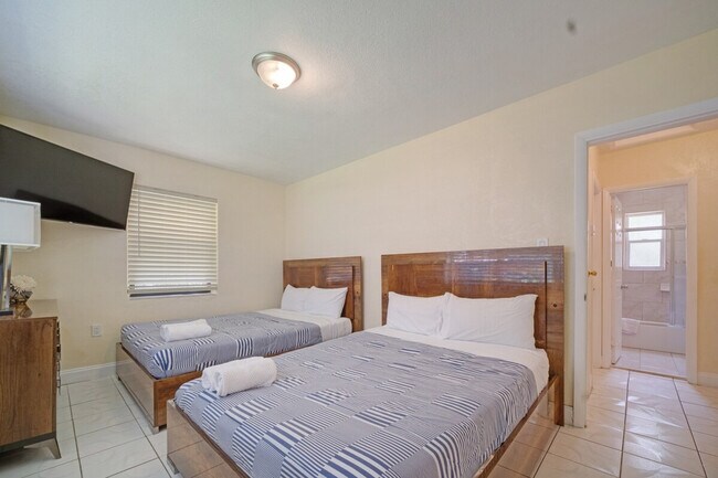 Building Photo - 1030 NW 144th St