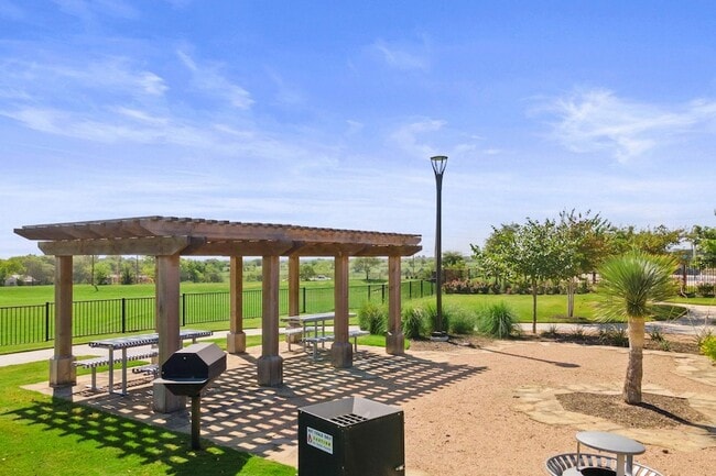 Building Photo - 121 Brody Ln