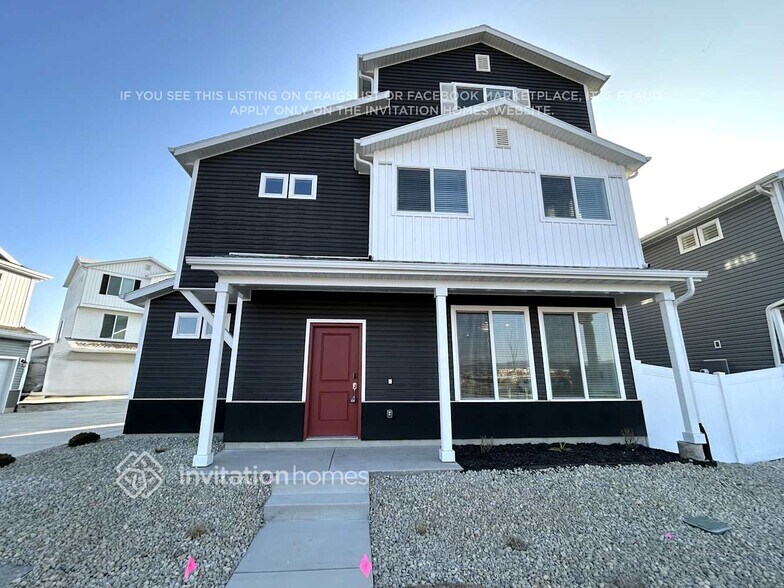 Building Photo - 322 N Broadway Dr