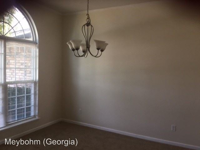 Building Photo - 4 br, 2 bath House - 702 Oakwood Court