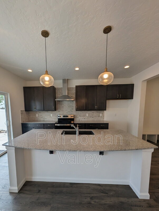 Building Photo - 2123 Wallflower Dr