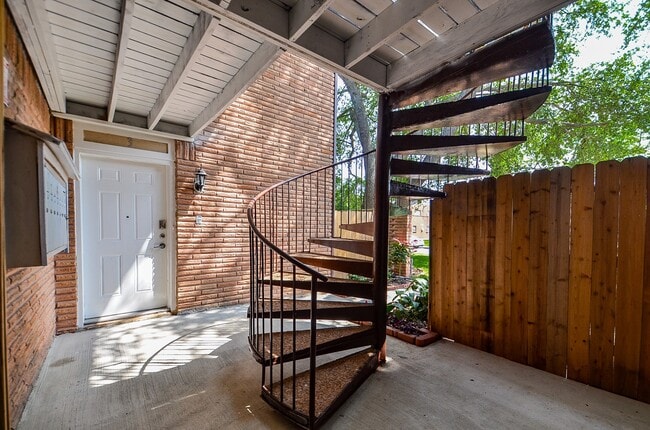 Building Photo - 8810 Ilona Ln