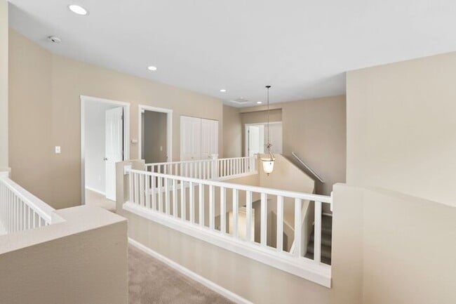 Building Photo - Gorgeous Modern Air Conditioned Home in Ga...