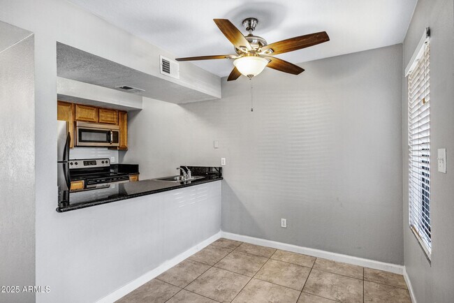 Building Photo - 1241 N 48th St