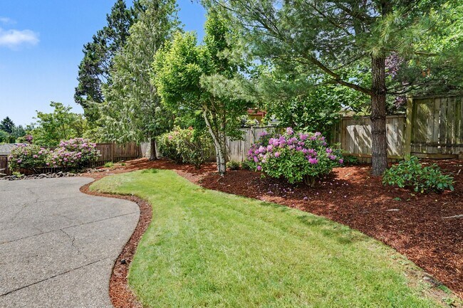 Building Photo - Well-Kept Single-Level 3 bed, 2 bath home in West Salem