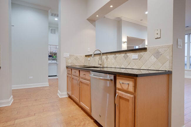 Building Photo - 1781 Tudor Ln