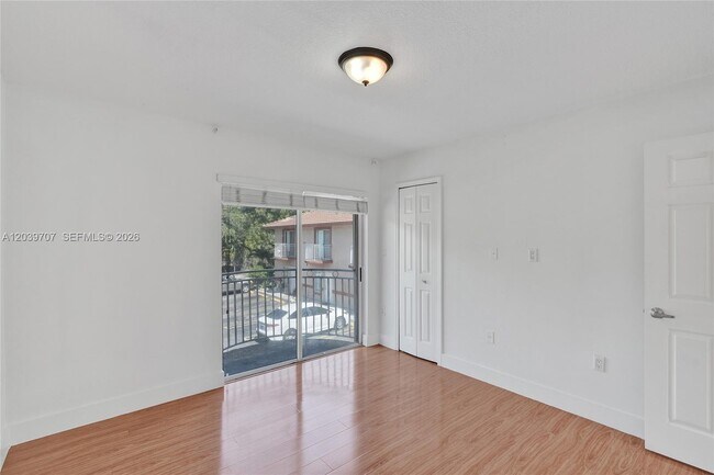 Building Photo - 990 NW 78th Ave