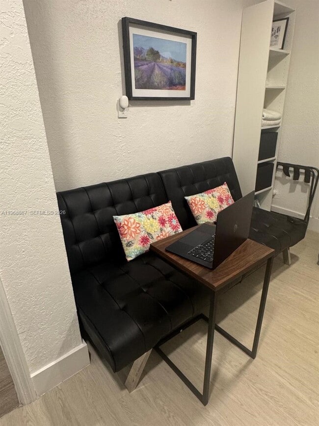 Building Photo - 582 E 18th St