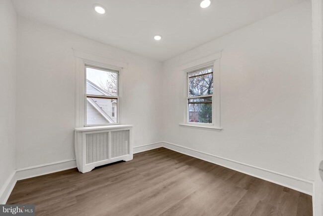 Building Photo - 12 Montrose Ave