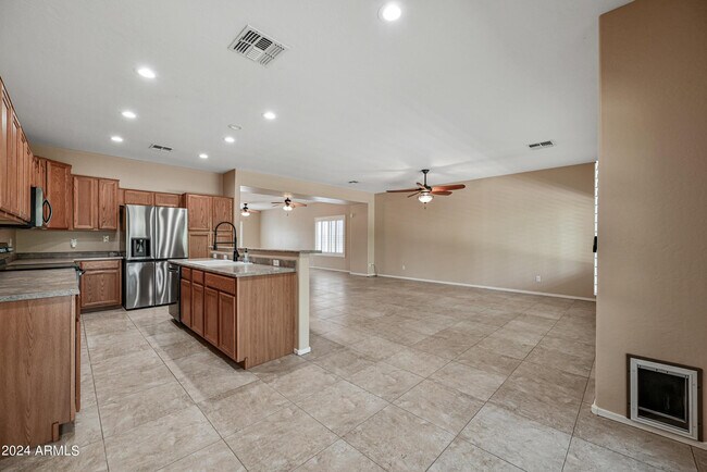 Building Photo - 12818 W Mulberry Dr