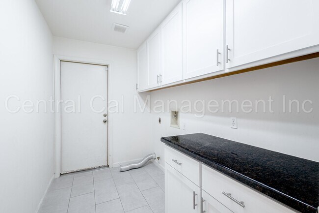 Building Photo - 4 Bedroom/2 Bath Home with a Pool and Sola...