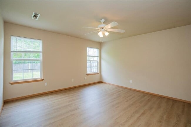 Building Photo - 321 Grant Springs Dr