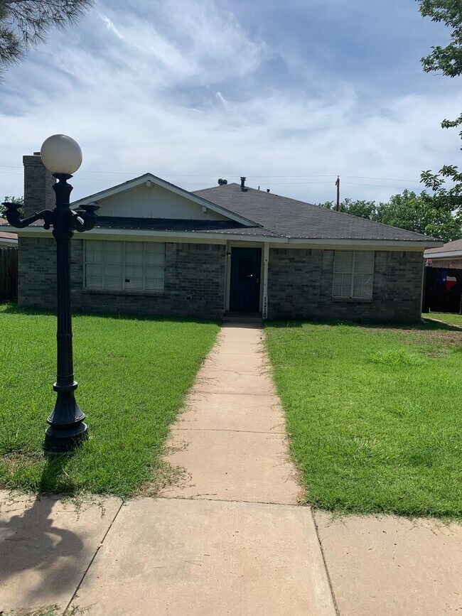 Primary Photo - 4bedroom in 2bathroom located in Avondale