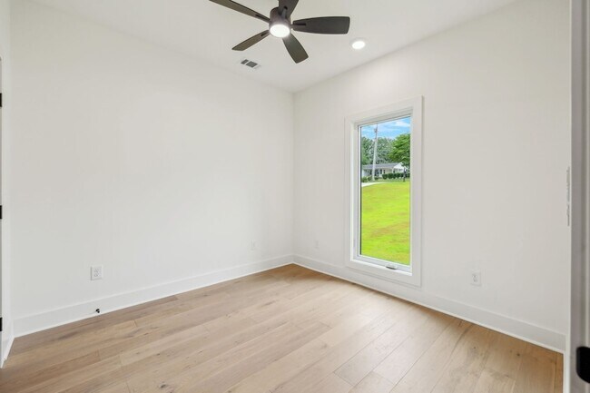 Building Photo - 815 Oconnor St