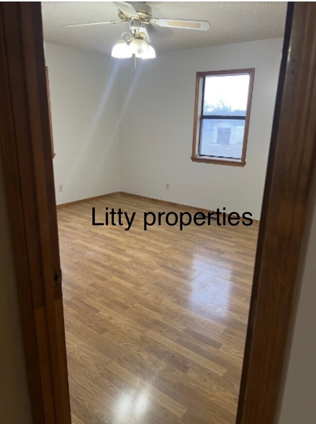 Building Photo - 122 Crest Loop
