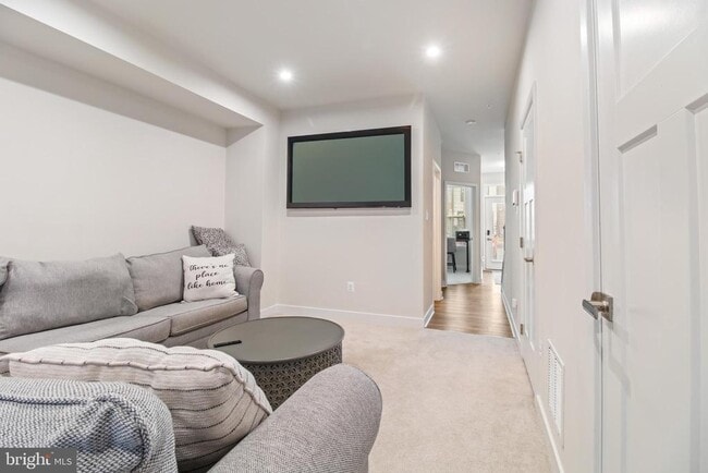 Building Photo - 646 Lakemont Dr