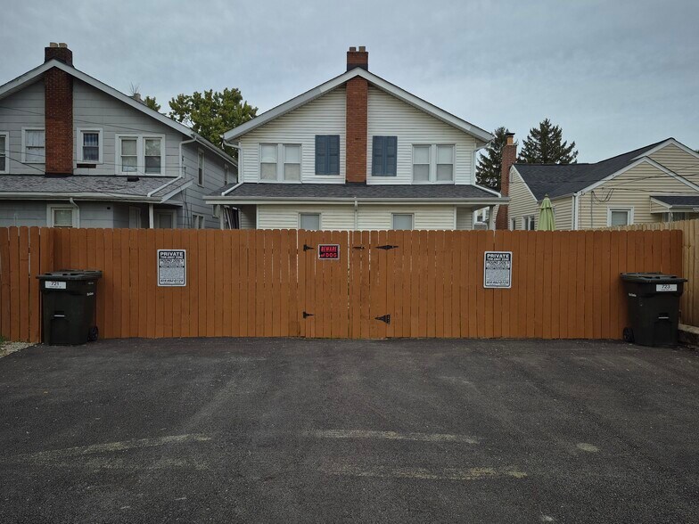 Building Photo - 723 Hanford St