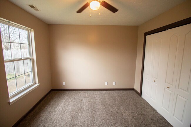 Building Photo - 2225 Bridgewater Cir