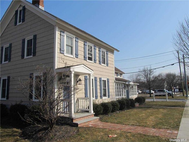 Close to Downtown Main St. - 591 Main St