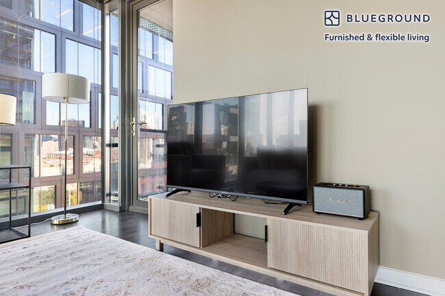 Building Photo - 730 W Couch Pl