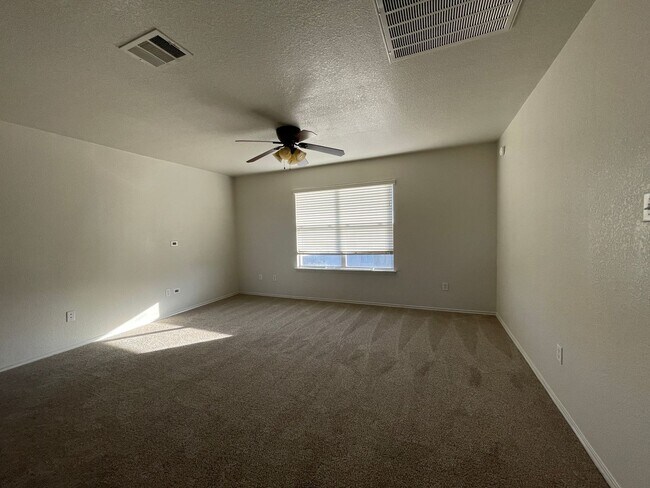 Building Photo - 4902 Golden Gate Dr