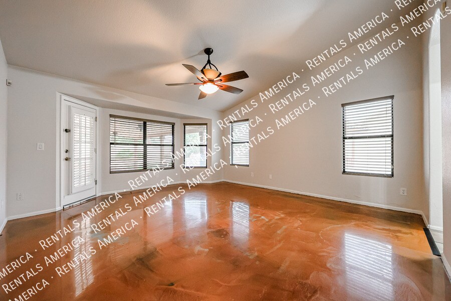 Building Photo - 1243 W Iris Dr