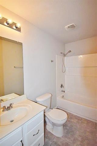 Building Photo - 217 Silver Spur Dr
