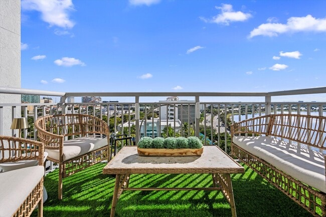 Building Photo - 300 S Australian Ave