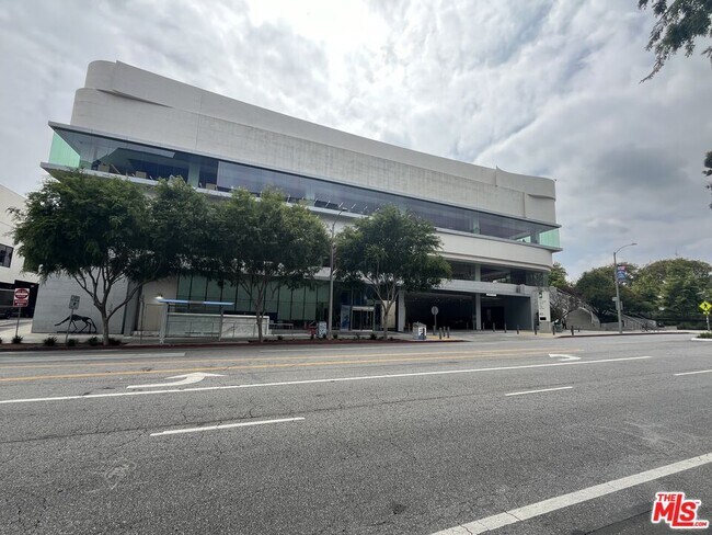 Building Photo - 507 N San Vicente Blvd