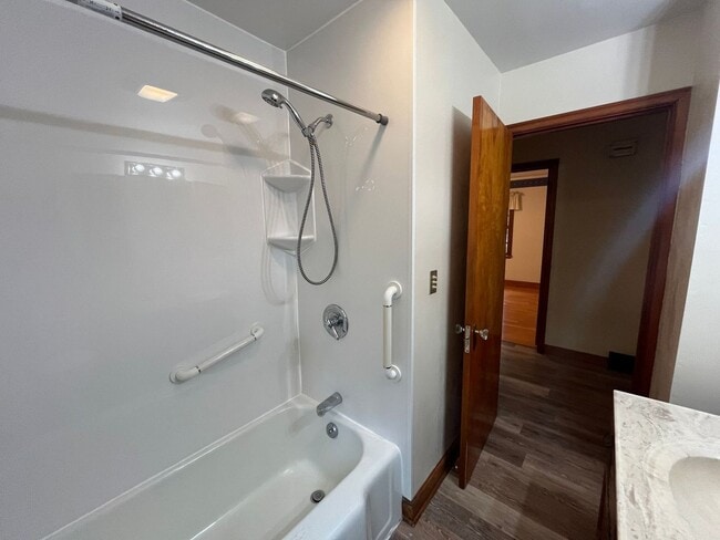 Building Photo - 2 Bed 1 Bath Single Family Home in Wausau