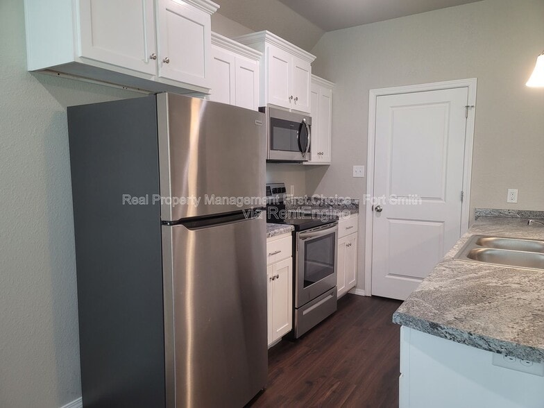 Building Photo - 2124 Ingalls Ln