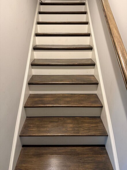 Building Photo - End Unit 3 Bedroom Townhome in Auburn