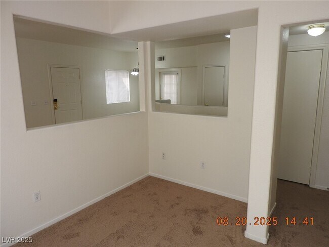 Building Photo - 3400 Cabana Dr
