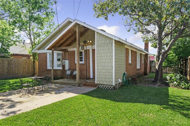 Building Photo - 1139 Le Green St