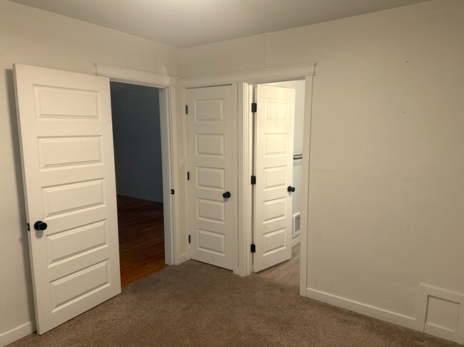 Building Photo - Beautifully Remodeled 2 Bed/1 Bath Single ...