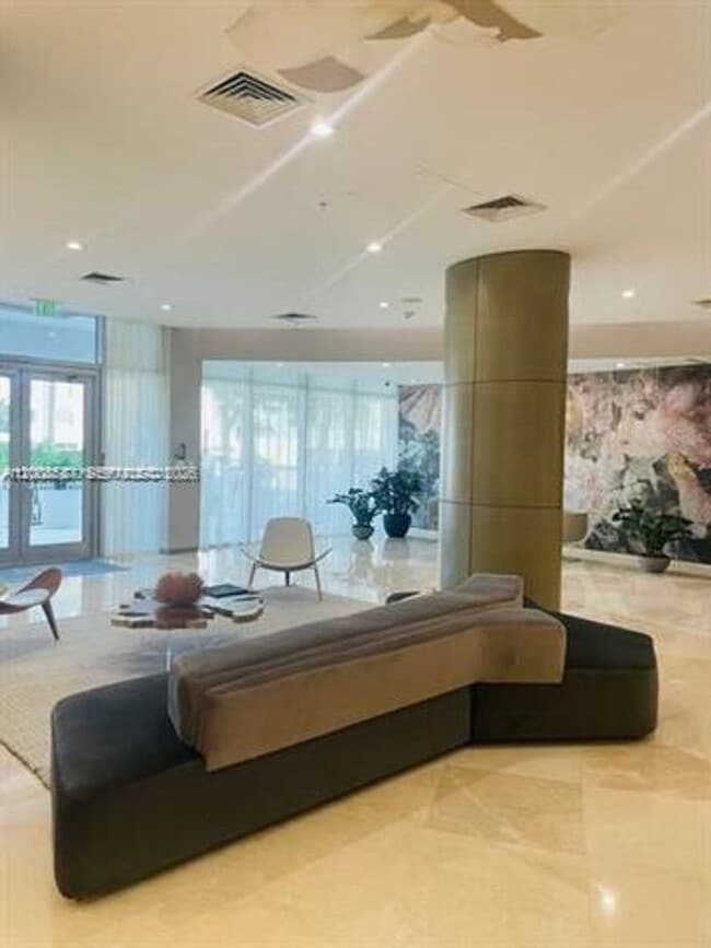 Building Photo - 10275 Collins Ave
