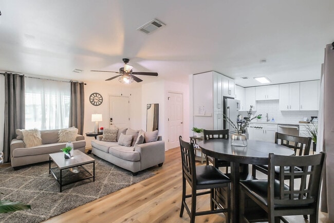 Building Photo - 6705 Lodge St