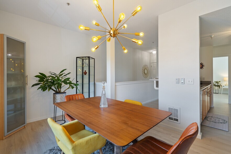 Dining Room - 10800 SE 17th Cir