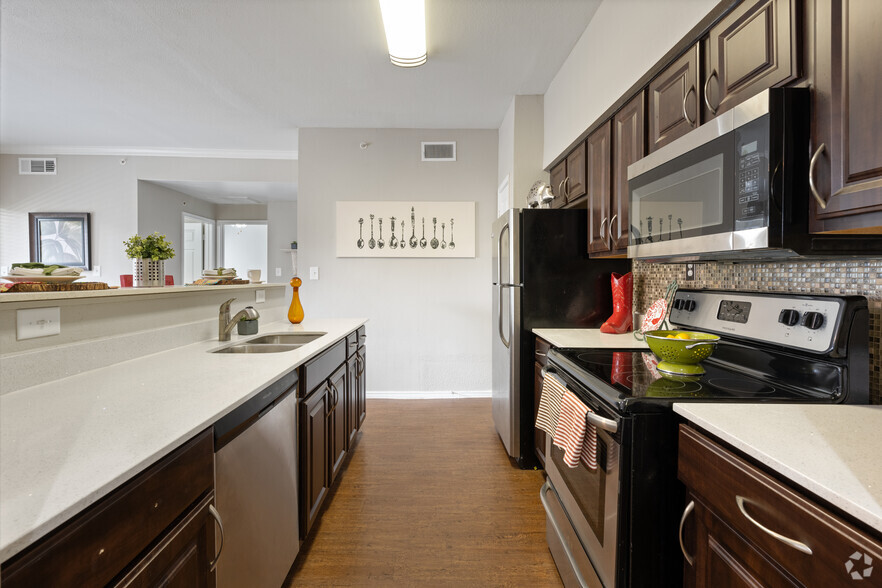 Kitchen 2BD 2 BA - Western Station Apartments