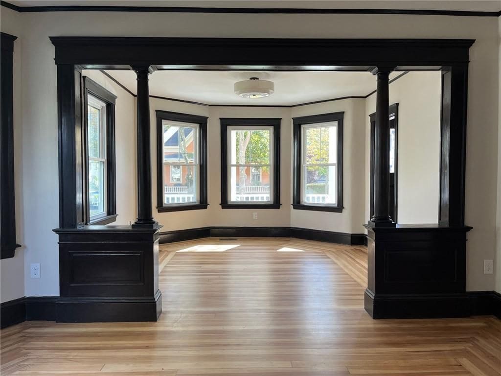 Building Photo - 65 Burton St