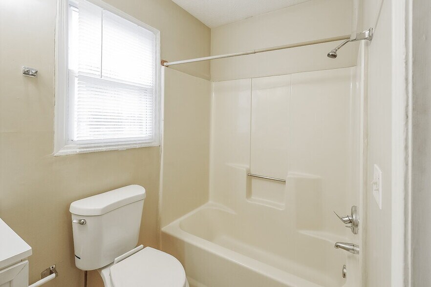 Building Photo - 5351 Ridgemere Ct