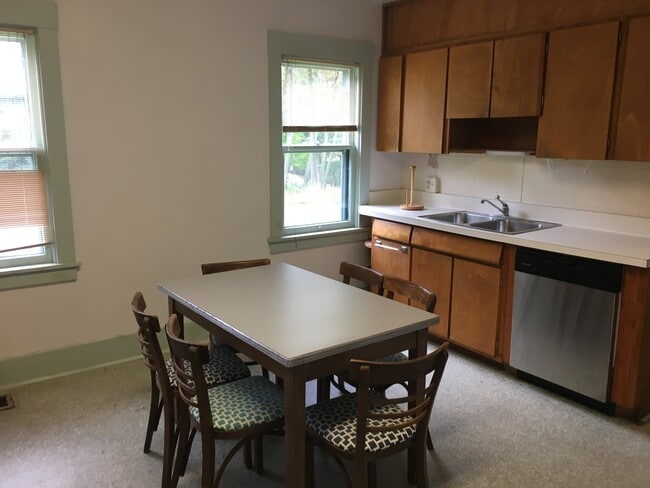 Building Photo - West Shore Apartments -107E
