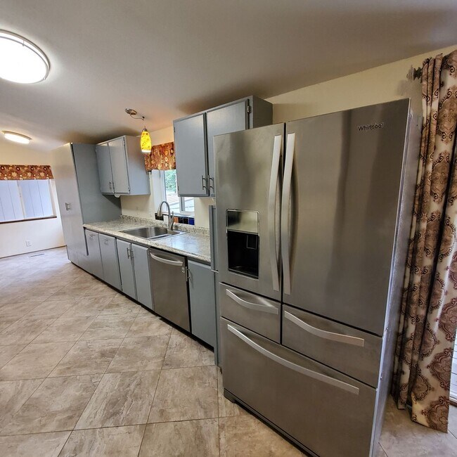 Building Photo - 33161 Geranium Ln