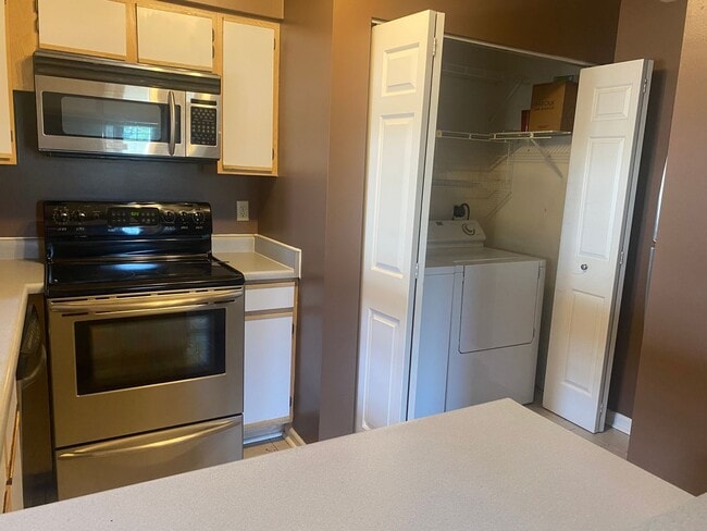 Building Photo - 2 Bedroom 2 Bathroom with Loft- Available Now!