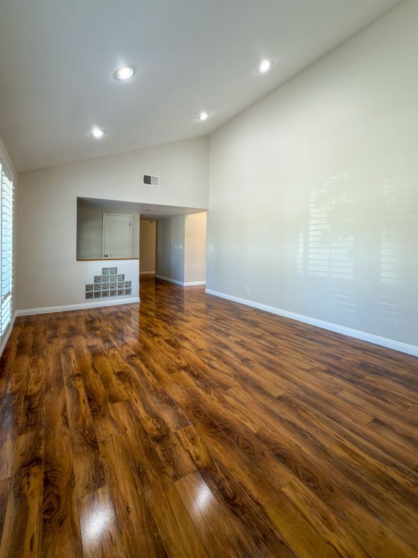 Building Photo - 5445 Sunvalley Ct