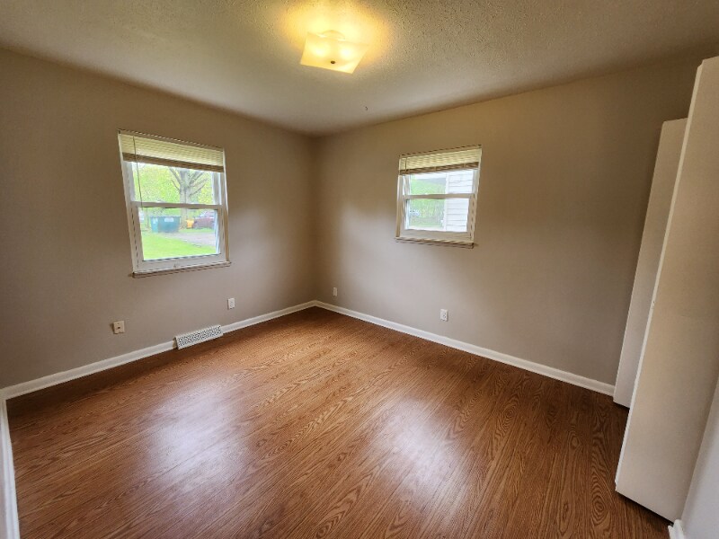 Building Photo - 2347 Graham Rd