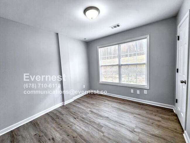 Building Photo - 1827 Belcher Pl SW